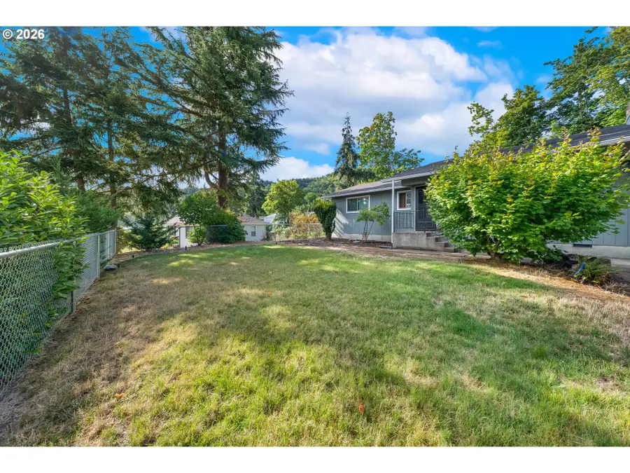 2873 W Langenberg Ave, Roseburg, OR 97471 - #3