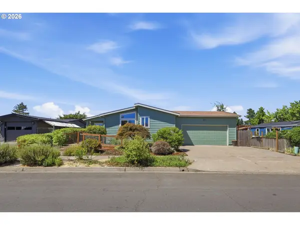 2070 Donnelly Dr, Springfield, OR 97477