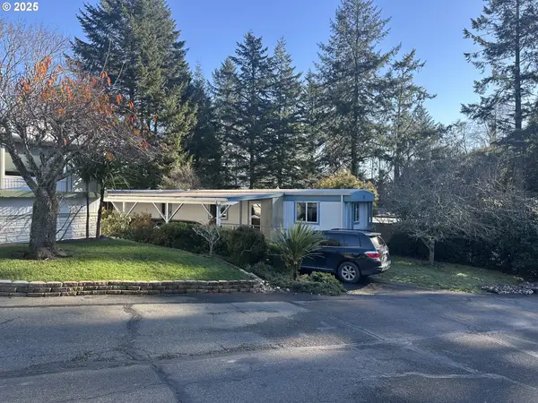 98825 Pleasant Hill Dr #15, Brookings, OR 97415