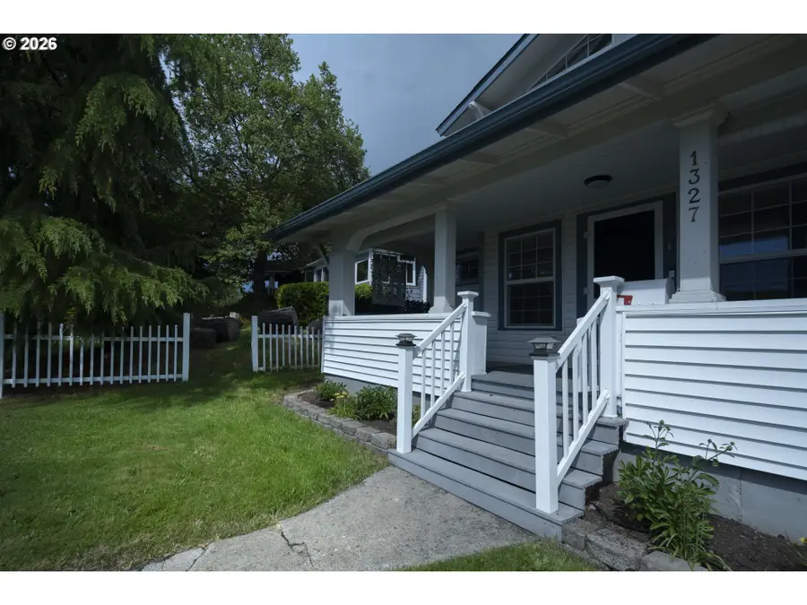 1327 SE Main St, Roseburg, OR 97470 - #3