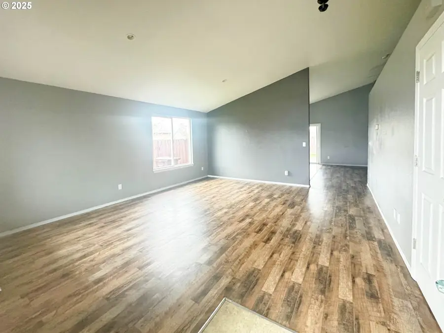 513 Pegasus Ct, Molalla, OR 97038 - Image #2