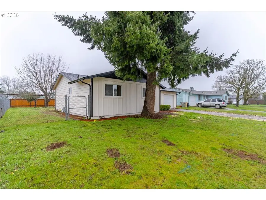 2440 S 2nd St, Lebanon, OR 97355 - #3