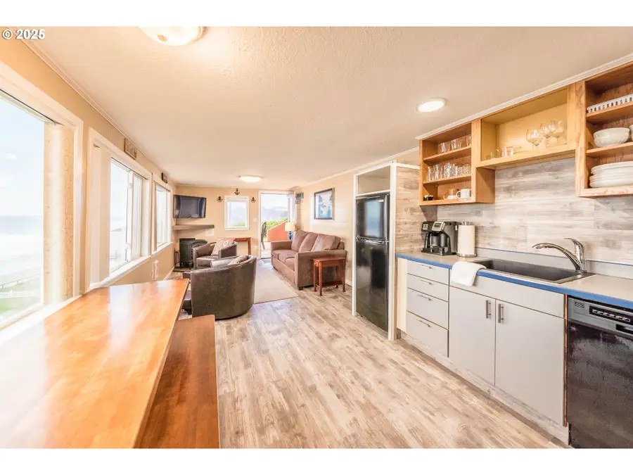 3521 SW Anchor Ave #3, Lincoln City, OR 97367 - Image #3