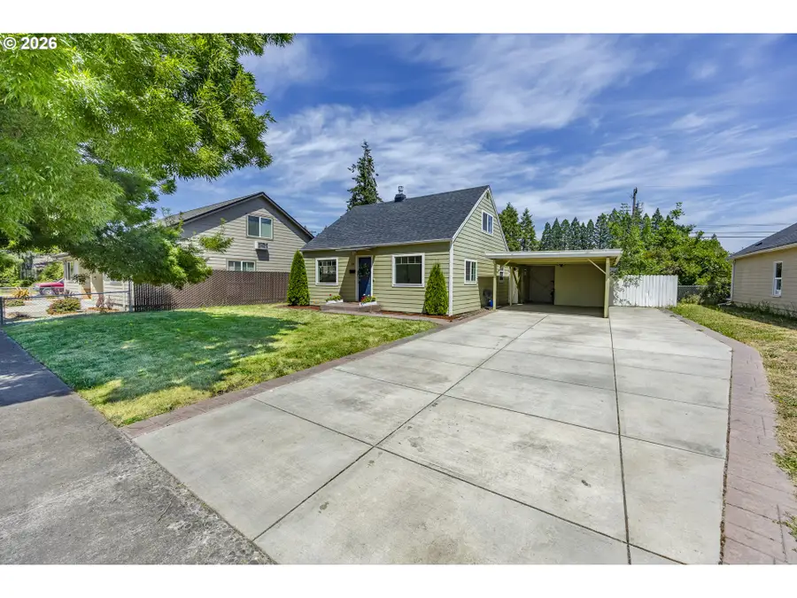 1222 E St, Springfield, OR 97477 - #2