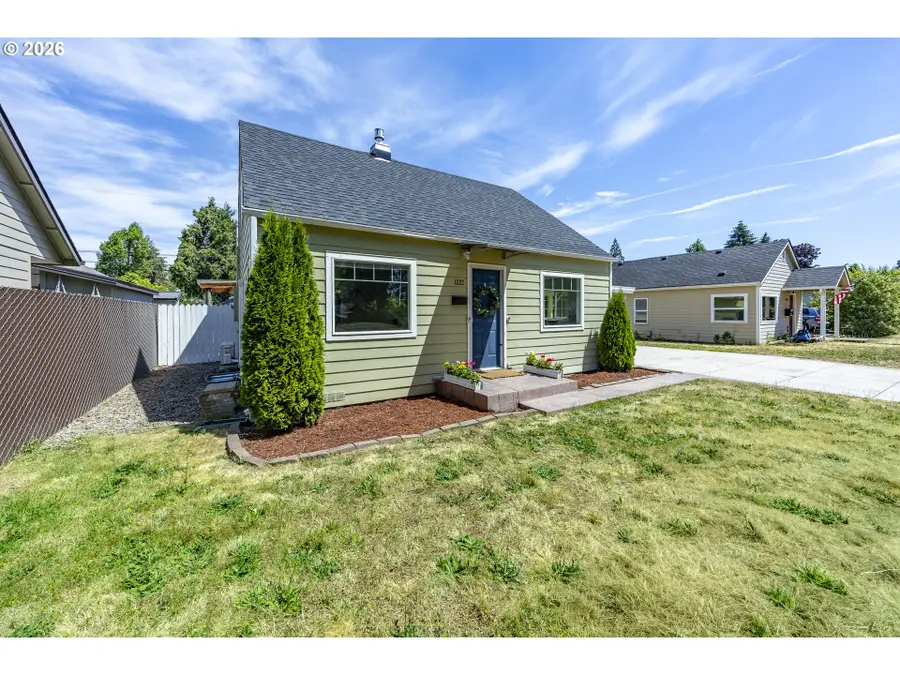 1222 E St, Springfield, OR 97477 - #3