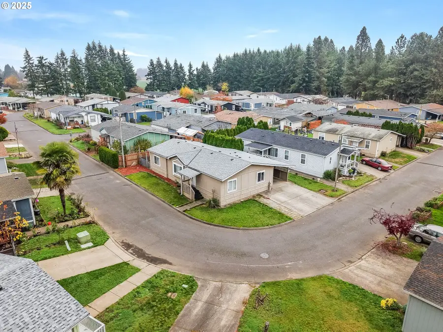 3921 Pacific Cir, Hubbard, OR 97032 - Image #2