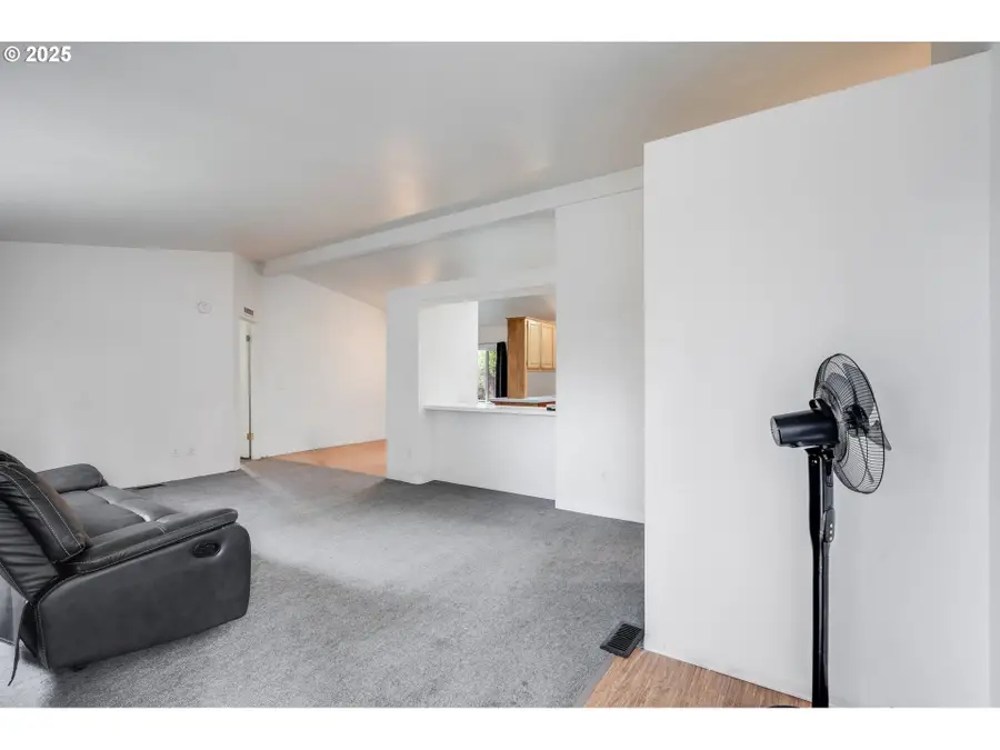 3921 Pacific Cir, Hubbard, OR 97032 - Image #3