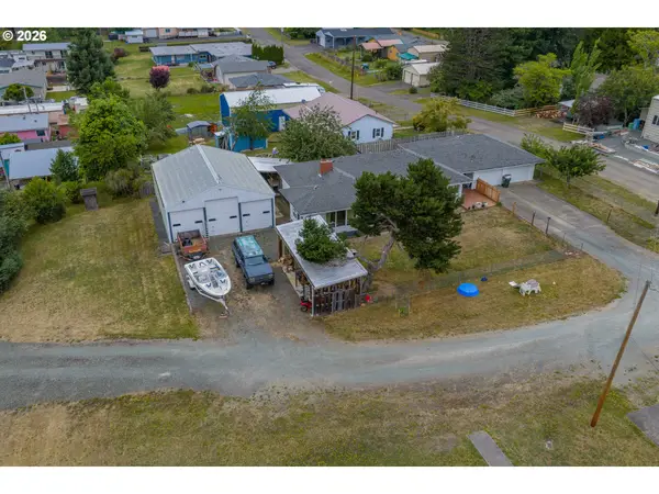 2343 Harris St, MyrtlePoint, OR 97458