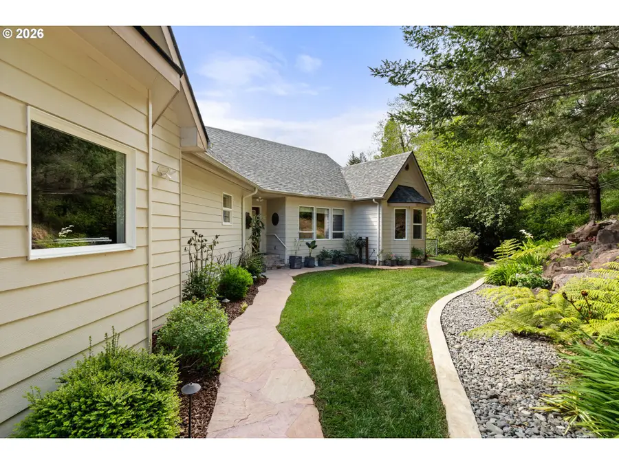 17146 Mountain Dr Ln, Brookings, OR 97415 - #2