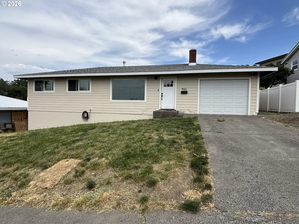 924 SW 33rd St, Pendleton, OR 97801 - #1
