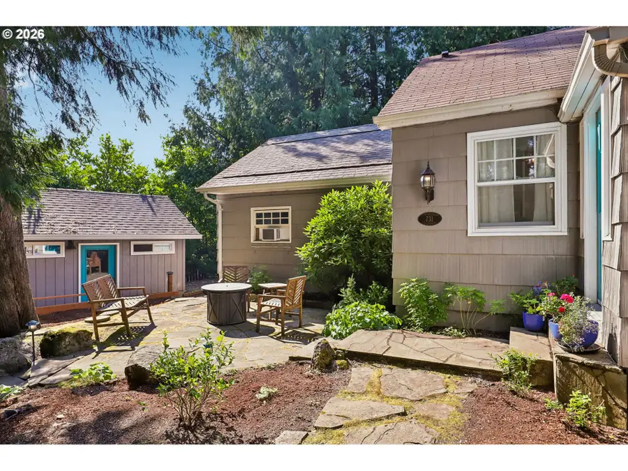731 SW Maplecrest Dr, Portland, OR 97219 - #2