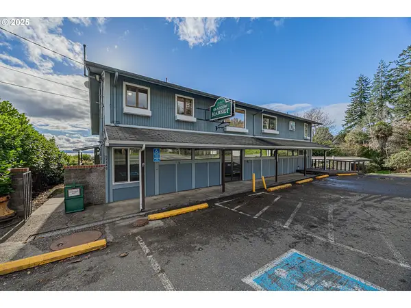 67538 E Bay Rd, NorthBend, OR 97459