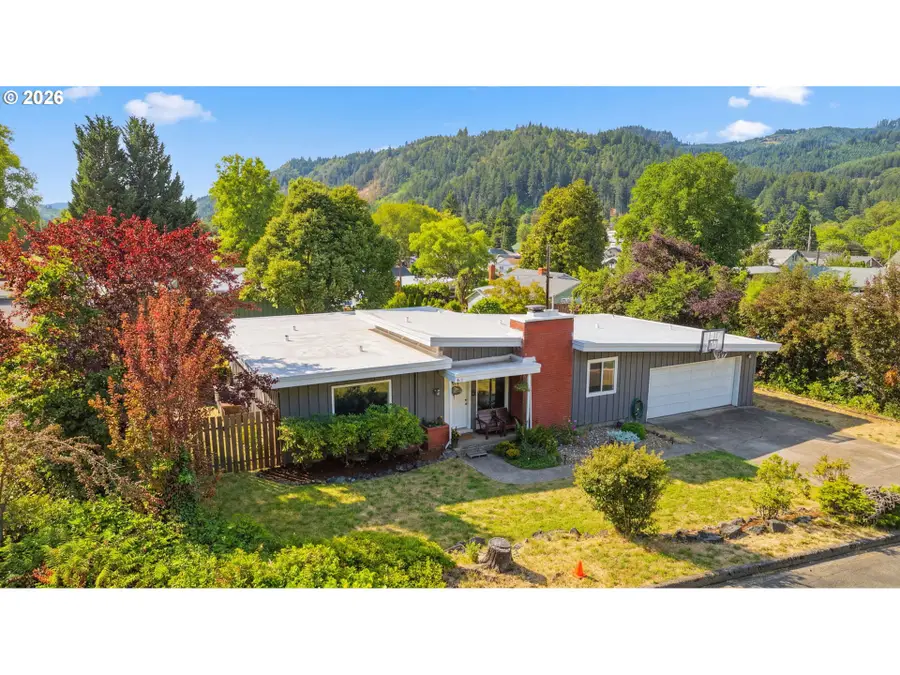 405 Kent St, Drain, OR 97435 - #2