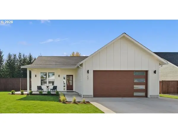 207 W Oak St, Yacolt, WA 98675