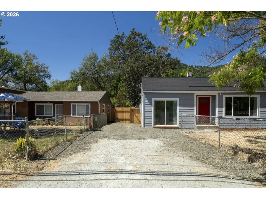 912 S Main St, Myrtle Creek Riddle, OR 97457 - #2
