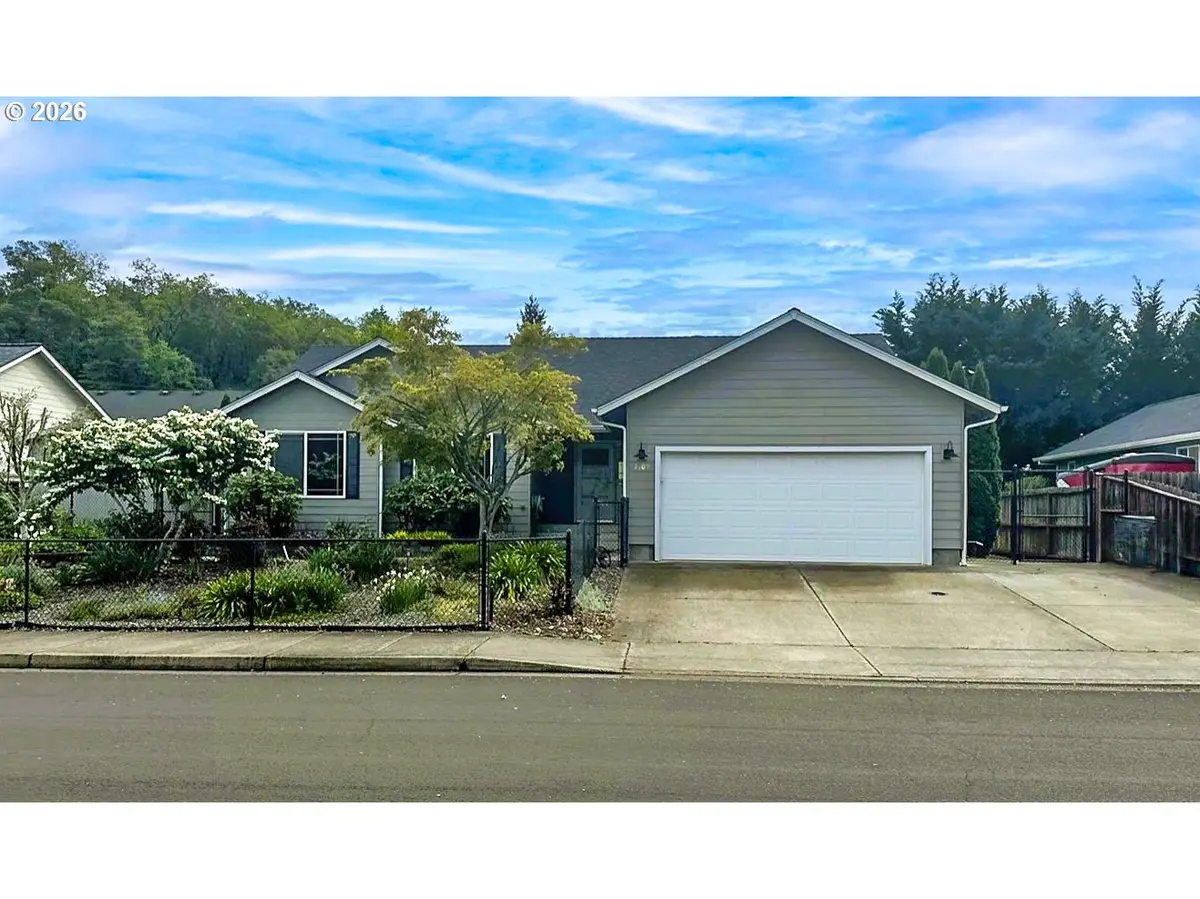 2409 SE Chinaberry Ave, Roseburg, OR 97470 - #1