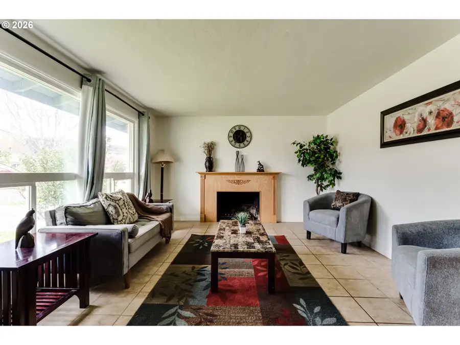 1141 W 24th Ave, Eugene, OR 97405 - #2