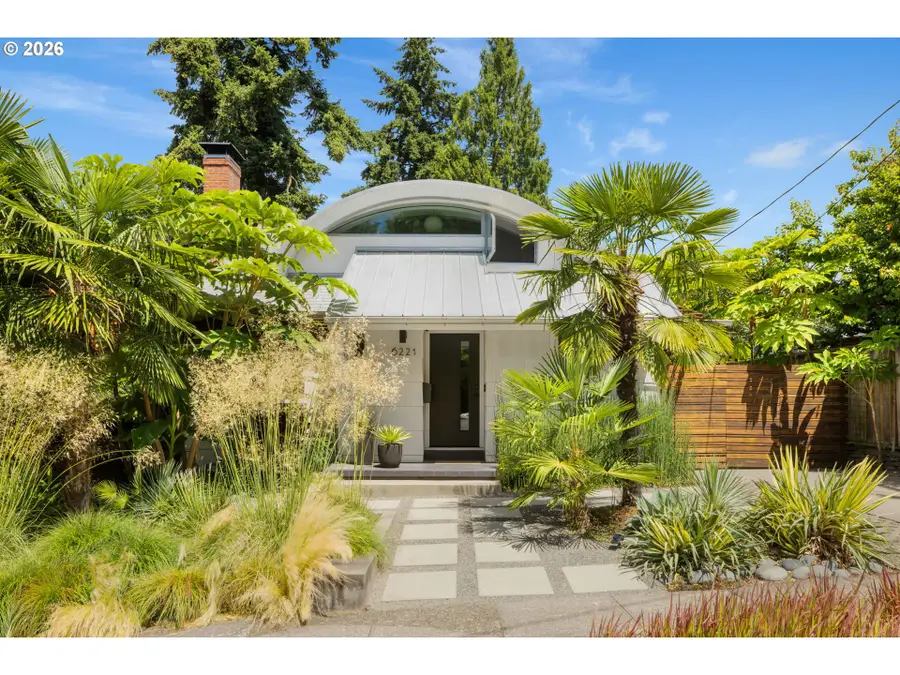 6221 SE Ash St, Portland, OR 97215 - #2