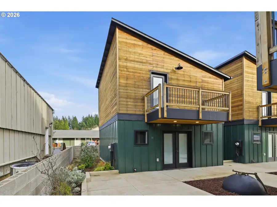 50 S 17th St, Cottage Grove, OR 97424 - #3