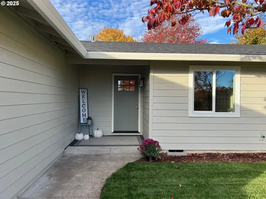 2709 E Walnut Ave, Newberg, OR 97132 - Image #3