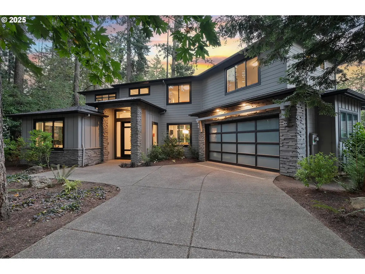 16200 Waluga Dr, Lake Oswego, OR 97035 - Image #1