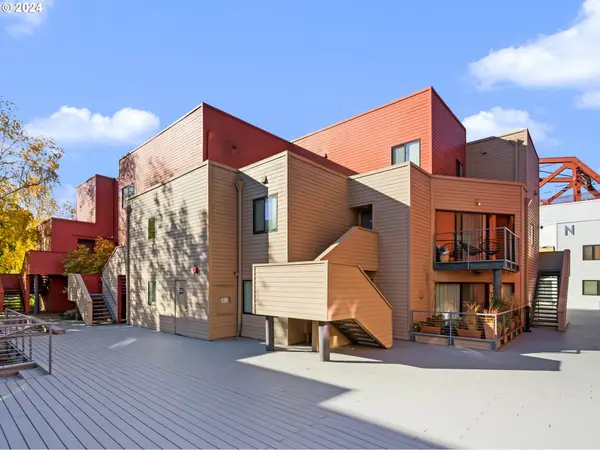 1040 NW Naito Pkwy #O16, Portland, OR 97209