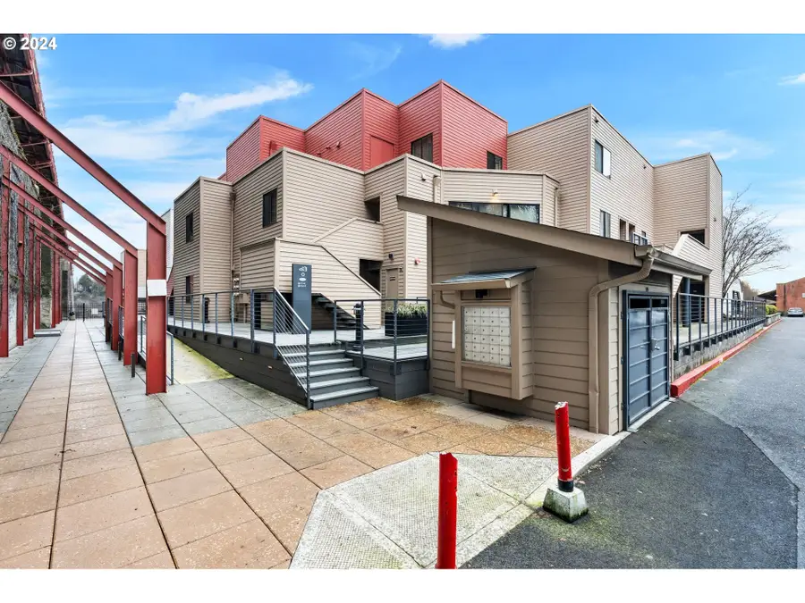 1040 NW Naito Pkwy #O16, Portland, OR 97209 - #2