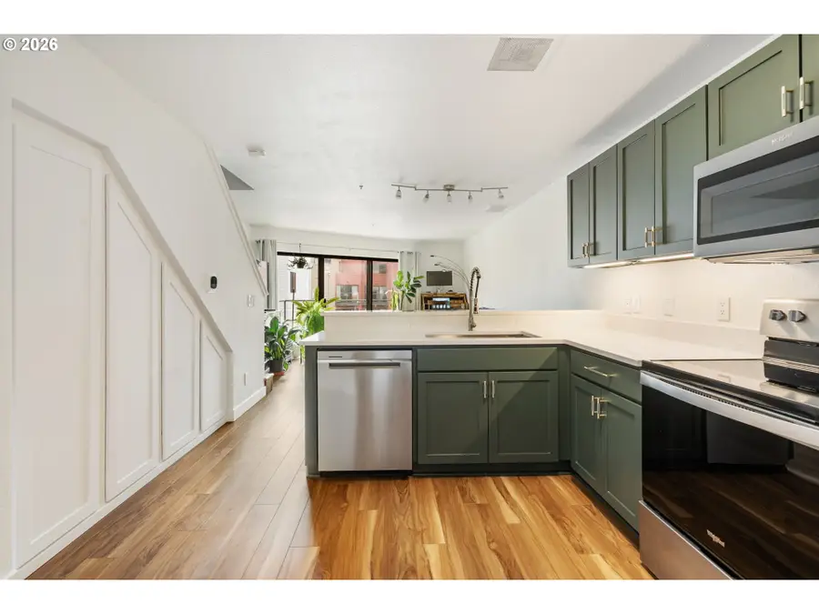 1040 NW Naito Pkwy #O16, Portland, OR 97209 - #3