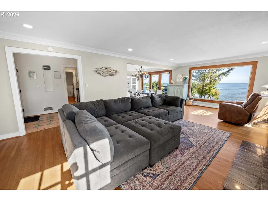 3232 Sunset Blvd, Seaside, OR 97138 - #3