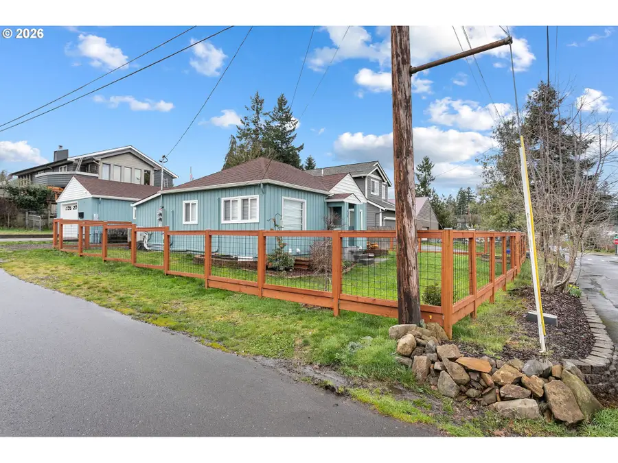 418 Dewey St, Oregon City, OR 97045 - #3