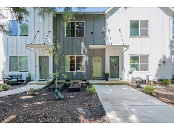 3751 Village Center Dr Se, Salem, OR 97302