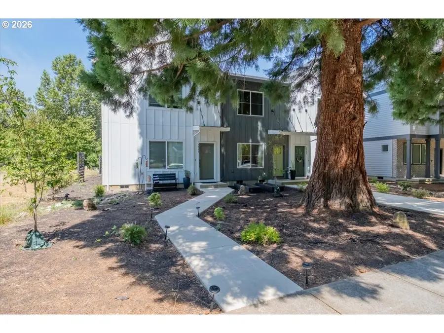 3751 Village Center Dr Se, Salem, OR 97302 - #2