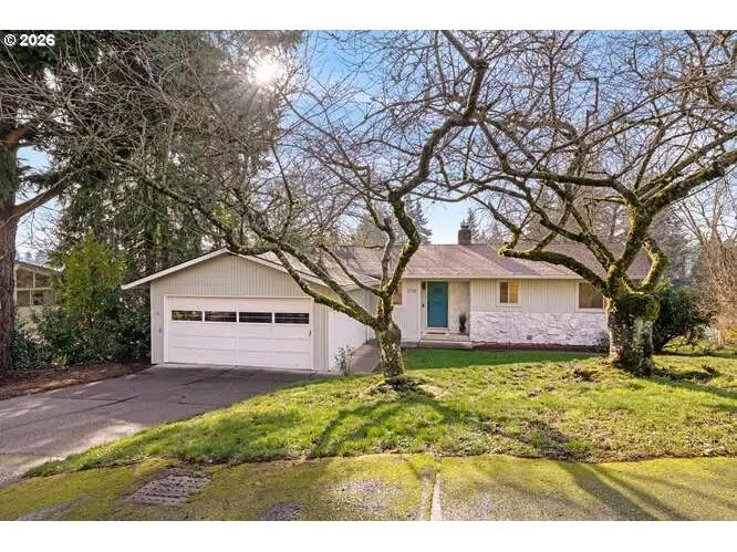 2738 SW Moss St, Portland, OR 97219 - Image #2