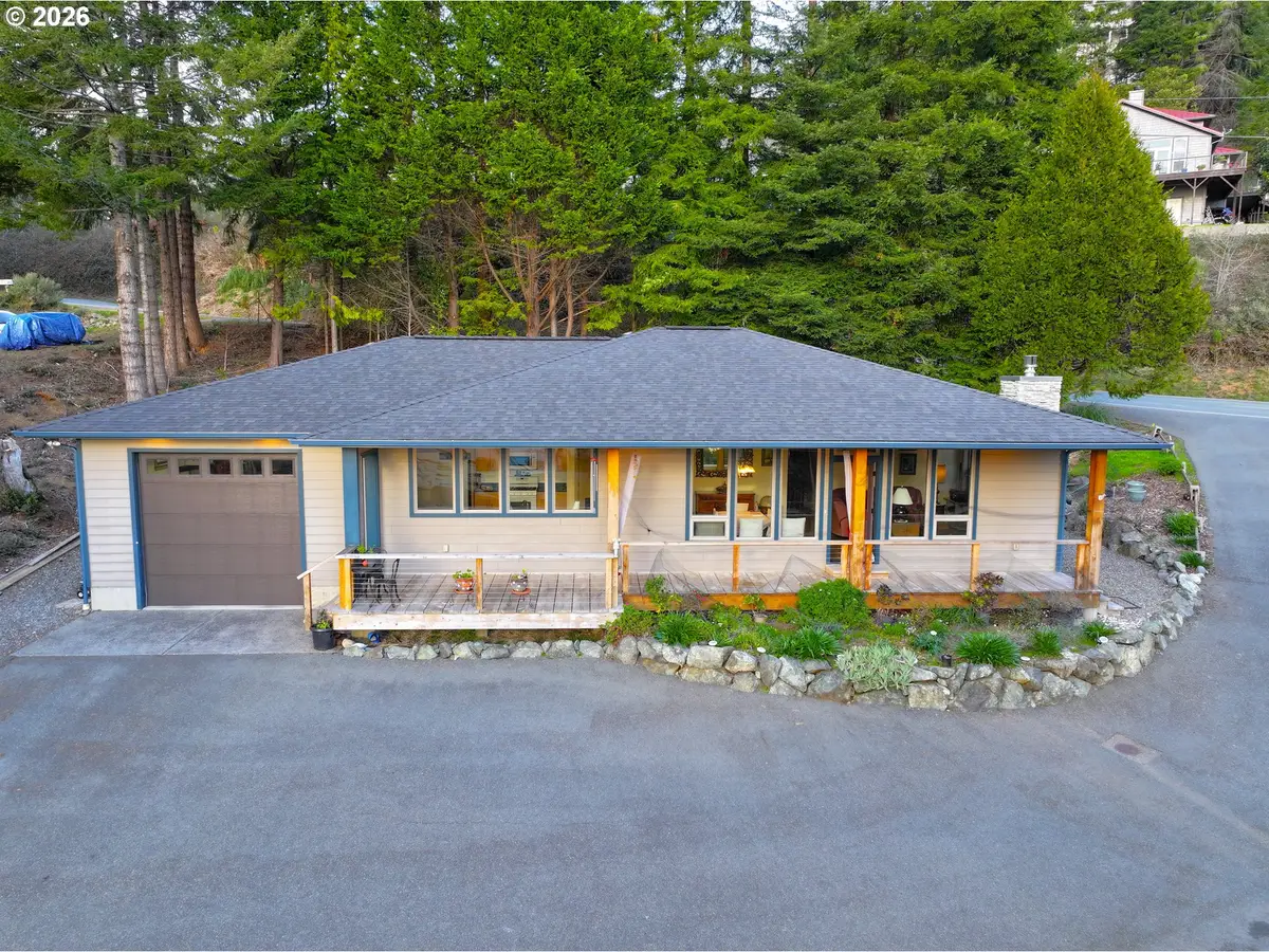 929 Old County Rd, Brookings, OR 97415 - #1