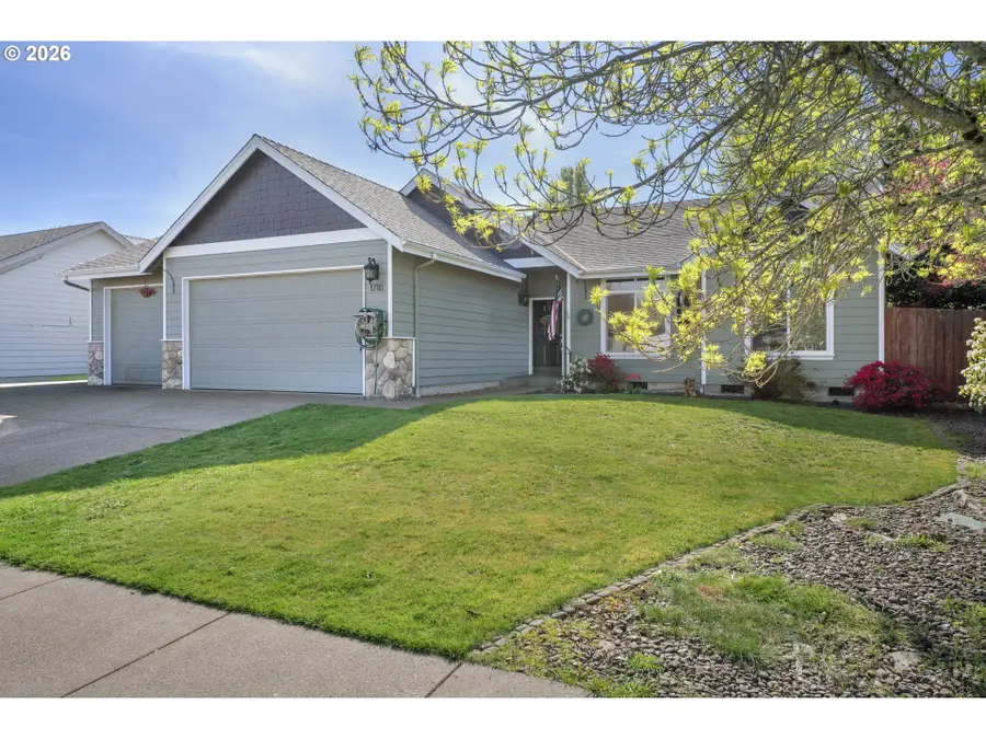 1710 Black Bear Ave, Albany, OR 97321 - #3