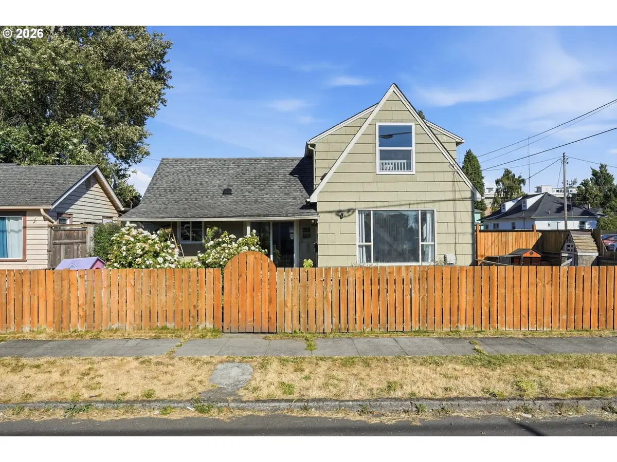 208 SW 3rd Ave, Kelso, WA 98626 - #1