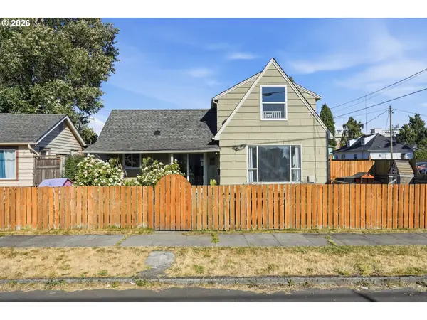 208 SW 3rd Ave, Kelso, WA 98626