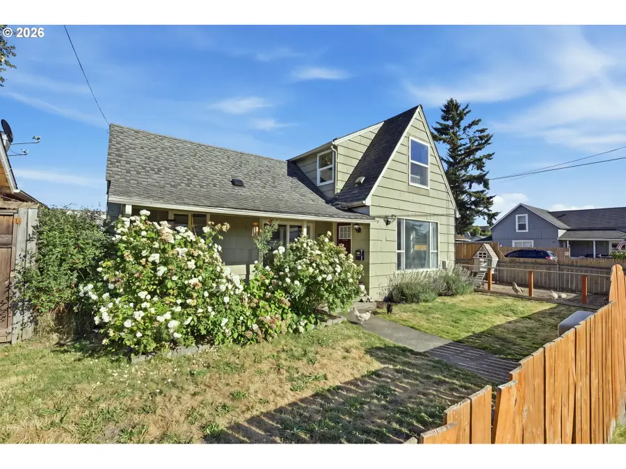 208 SW 3rd Ave, Kelso, WA 98626 - #3