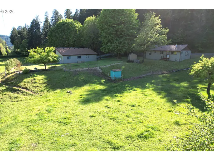 7503 N Myrtle Rd, Myrtle Creek Riddle, OR 97457 - #2