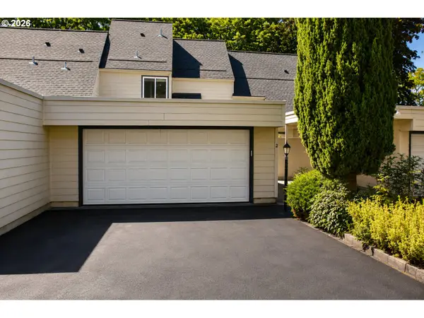 381 NE Village Squire Ave #2, Gresham, OR 97030