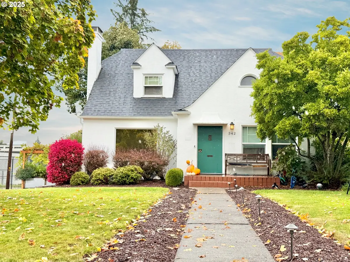 342 W Chapman Ave, Roseburg, OR 97470 - Image #1