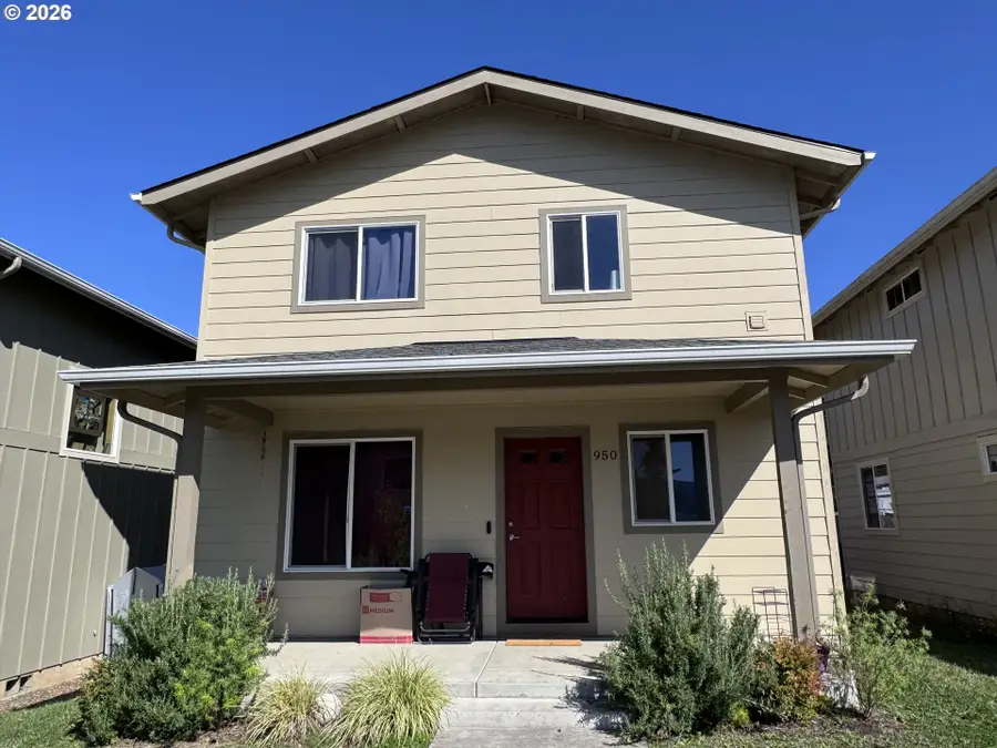 950 Arthur Ave, Cottage Grove, OR 97424 - #2