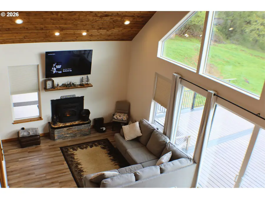 3716 Weaver Rd, Riddle, OR 97469 - #3