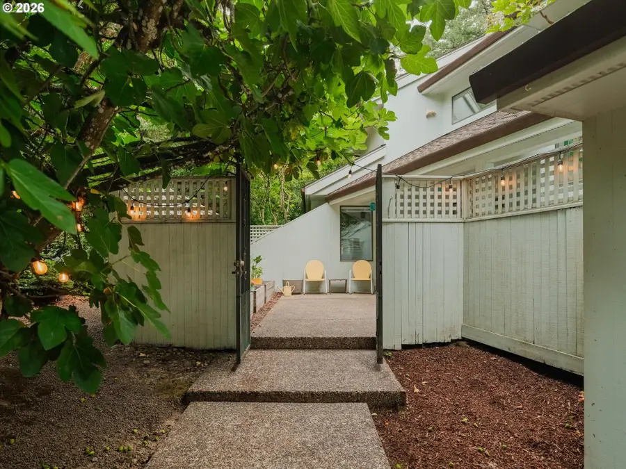 4810 SW Dosch Park Ln, Portland, OR 97239 - #3