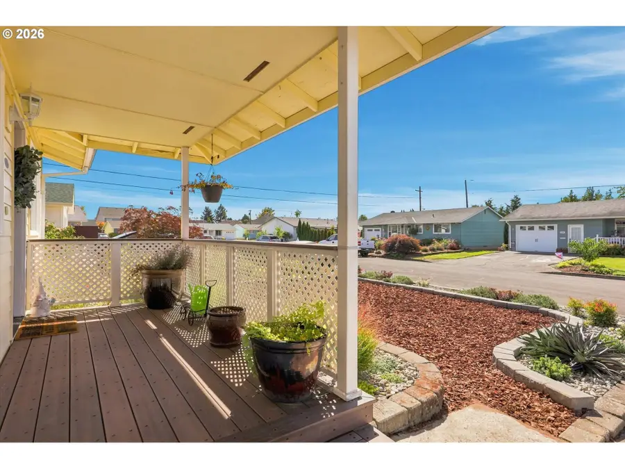 1323 Garden Way, Woodburn, OR 97071 - #3