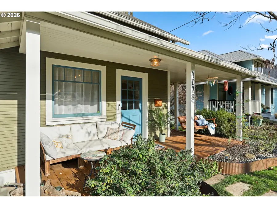 1028 Cascade Ave, Hood River, OR 97031 - Image #3