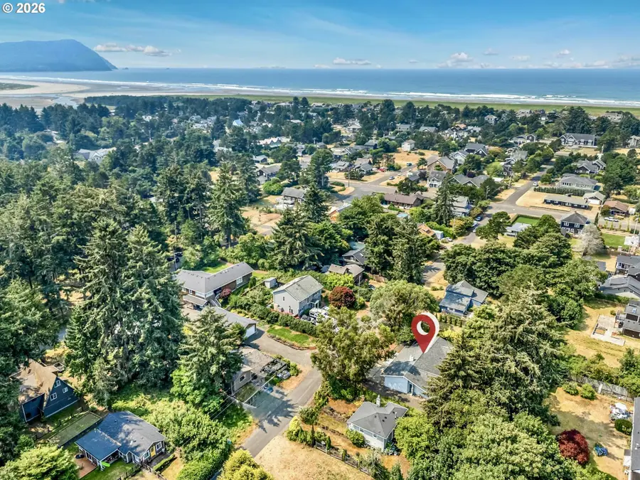 712 B St, Gearhart, OR 97138 - #2