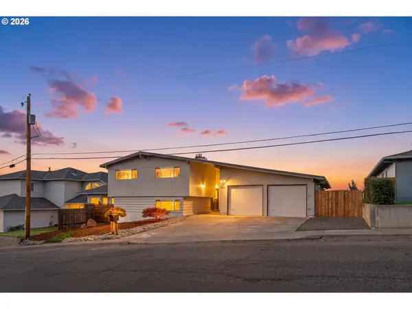907 E 18th St, TheDalles, OR 97058