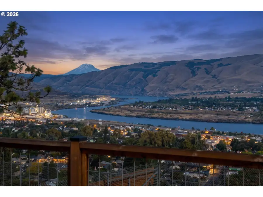 907 E 18th St, The Dalles, OR 97058 - #2