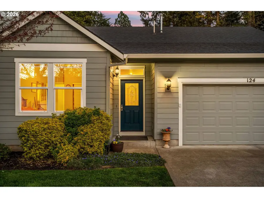 124 W Johanna Ct, Newberg, OR 97132 - #2